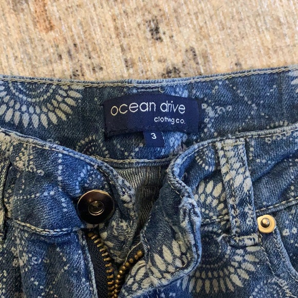 Shorts - Picture 3 of 3